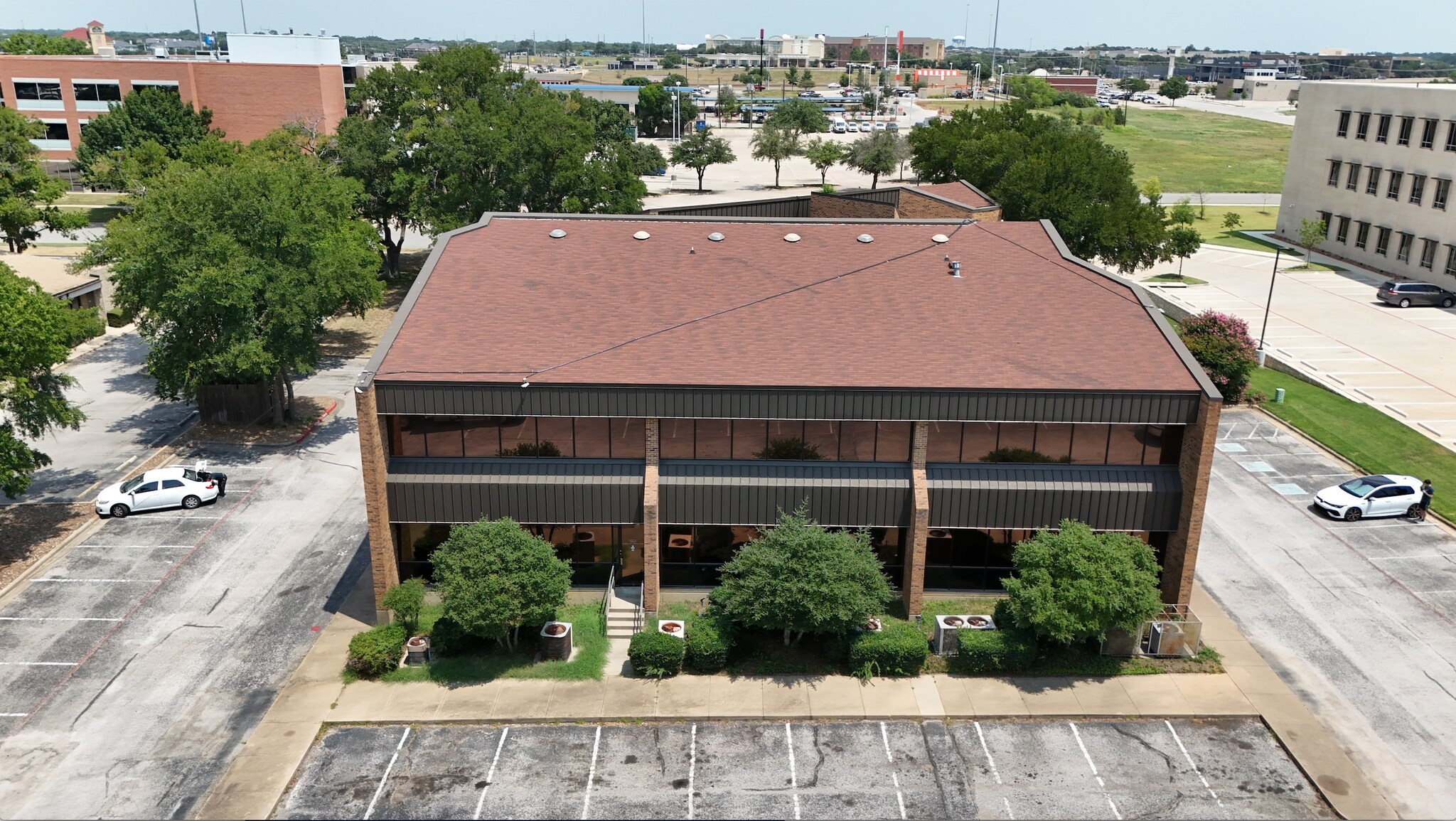 2275 Westpark Ct, Euless, TX à louer Photo de l’immeuble– Image 1 sur 2