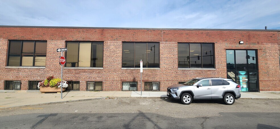 464 Bremen St, East Boston, MA à louer - Photo de l’immeuble – Image 1 sur 16