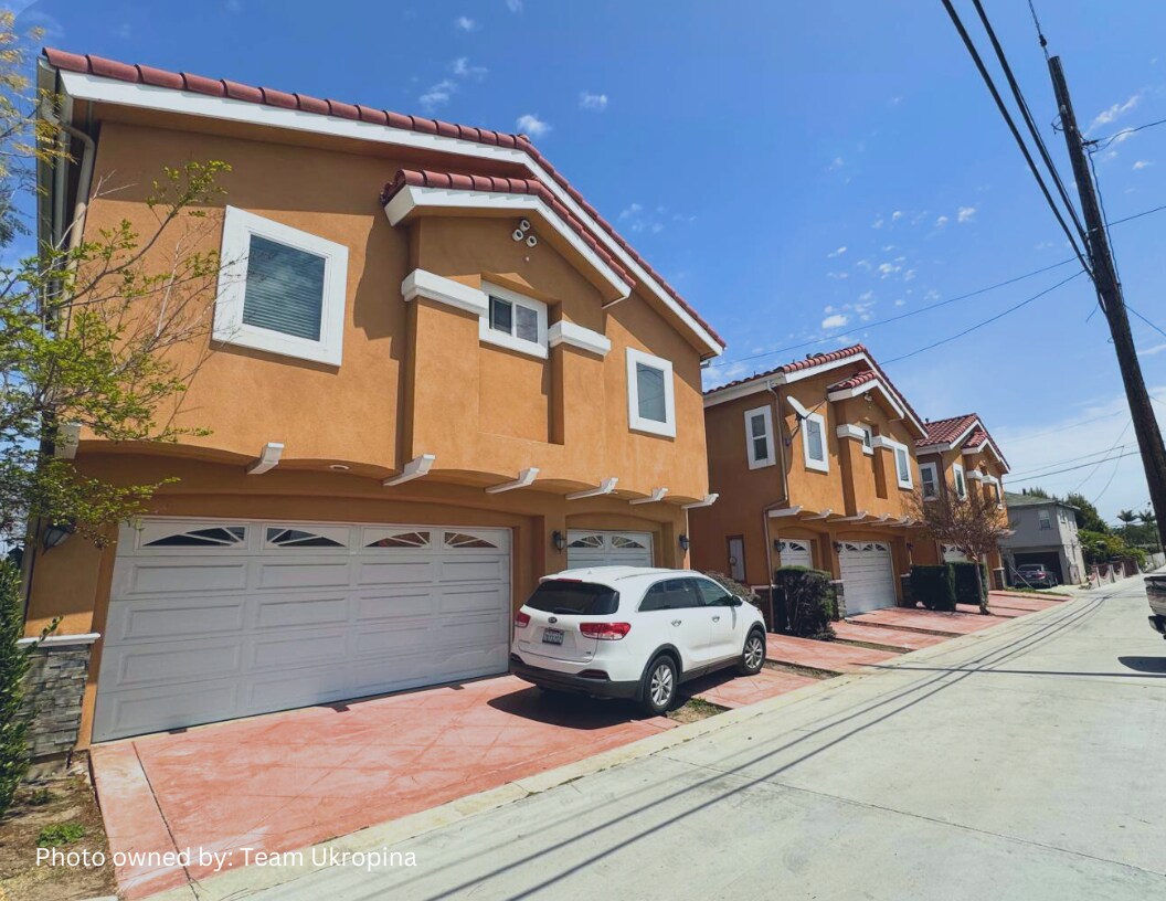 12712 Menlo Ave, Hawthorne, CA à vendre Photo principale– Image 1 sur 11