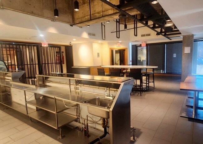145 Richmond St W, Toronto, ON à louer - Photo intérieure – Image 3 sur 4
