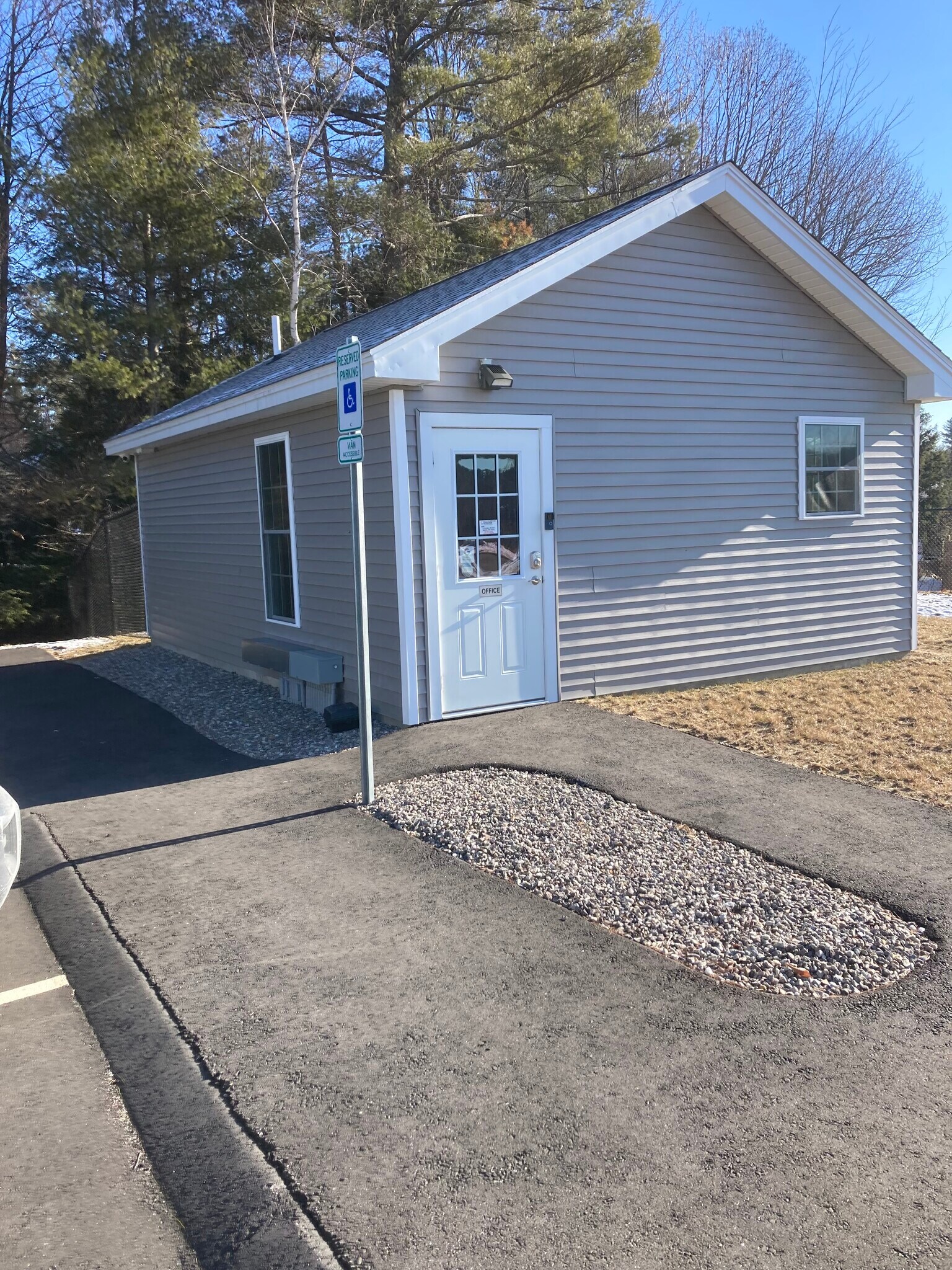 637 Main St, Tilton, NH à louer Photo principale– Image 1 sur 2