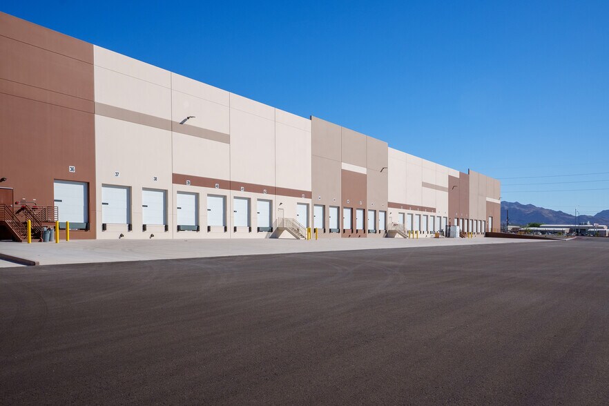 5005 E Cartier Ave, Las Vegas, NV à louer - Photo de l’immeuble – Image 3 sur 17