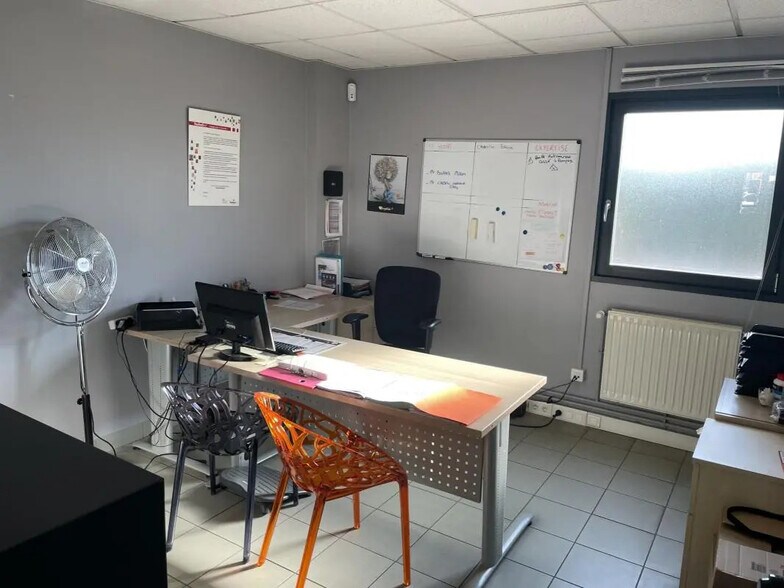 Bureau dans Roncq à louer - Photo de l’immeuble – Image 2 sur 4