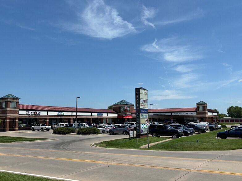 900 Hayes Dr, Manhattan, KS à louer - Photo de l’immeuble – Image 2 sur 15