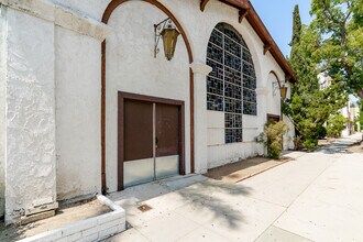 333 E Colorado St, Glendale, CA à louer Photo intérieure– Image 1 sur 7