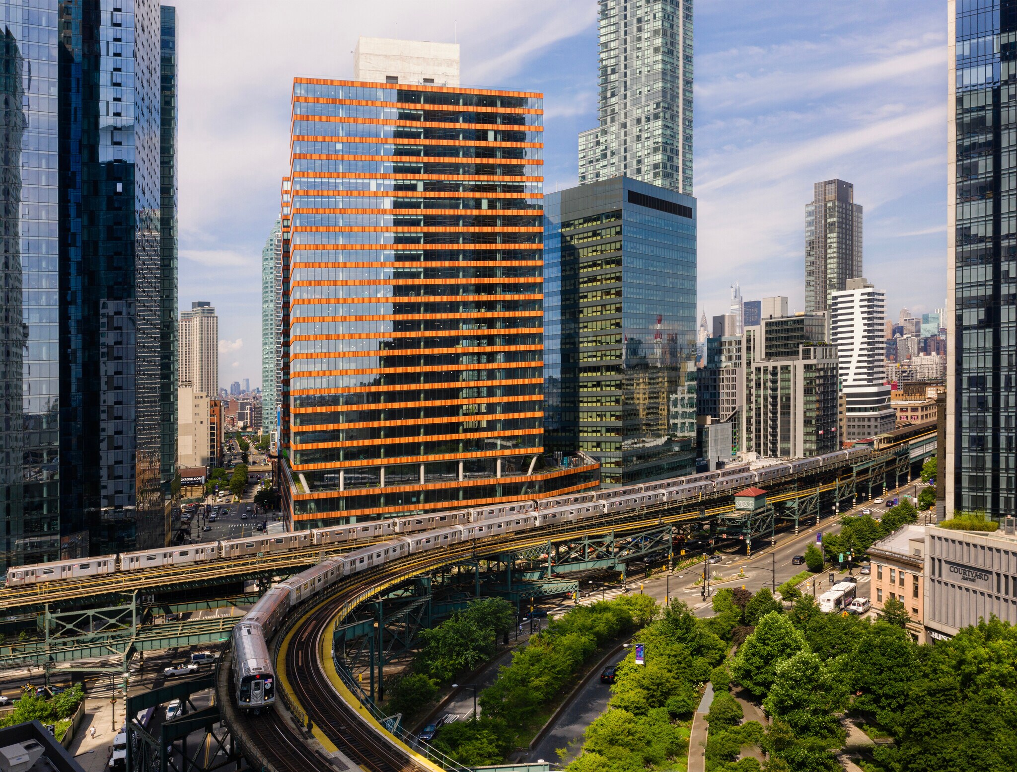28-07 Jackson Ave, Long Island City, NY à louer Photo de l’immeuble– Image 1 sur 25