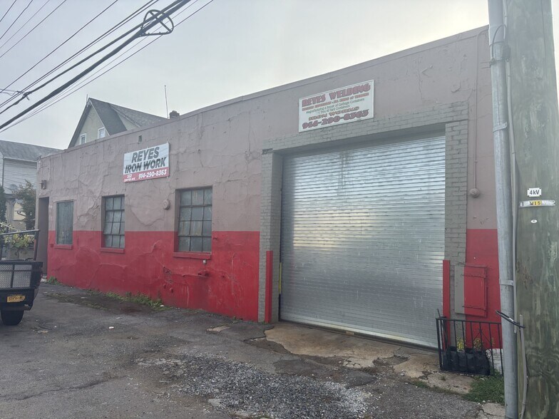 332 Center Ave, Mamaroneck, NY à louer - Photo principale – Image 1 sur 4