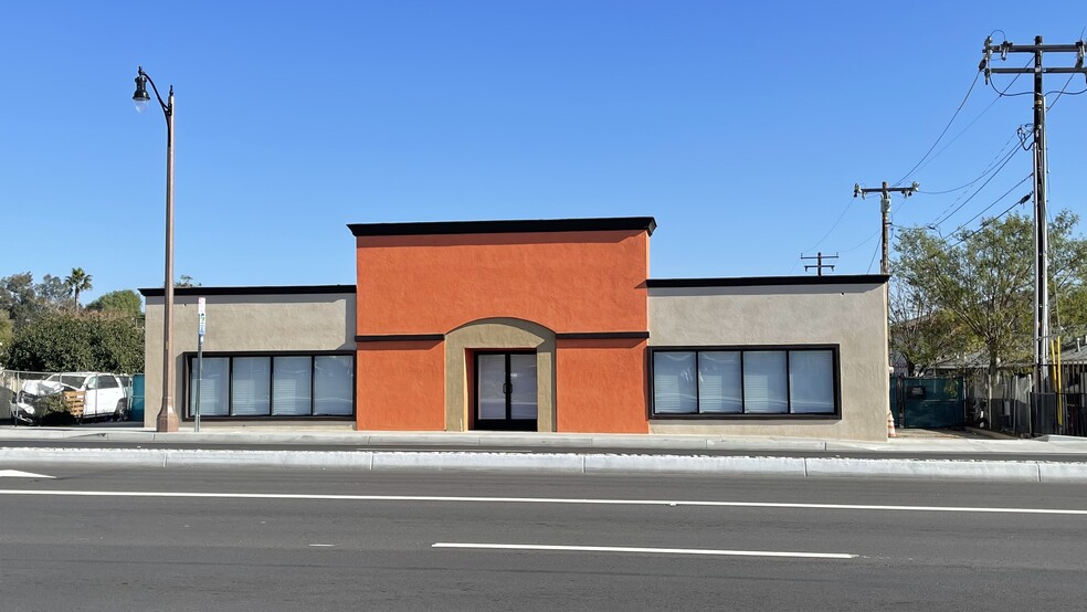 7893 Sierra Ave, Fontana, CA à louer - Photo de l’immeuble – Image 1 sur 2