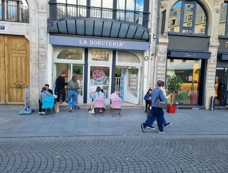 Local commercial dans Paris à louer - Photo de l’immeuble – Image 1 sur 4