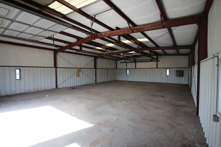 2318 Charles Page Blvd, Tulsa, OK à vendre - Photo de l’immeuble – Image 3 sur 7