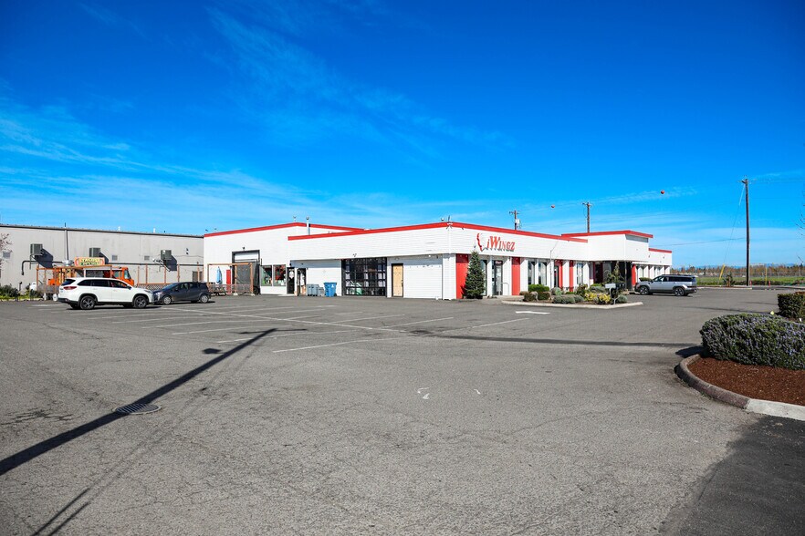 2425 25th St SE, Salem, OR à vendre - Photo de l’immeuble – Image 3 sur 28