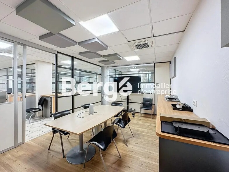 Bureau dans Mouans-Sartoux à louer - Photo de l’immeuble – Image 3 sur 4