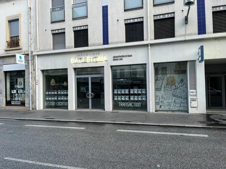 Local commercial dans Lyon à louer - Photo de l’immeuble – Image 1 sur 7