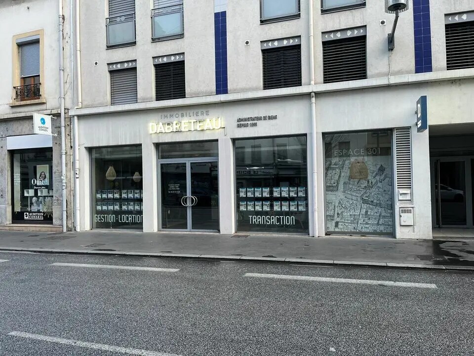Local commercial dans Lyon à louer Photo de l’immeuble– Image 1 sur 8