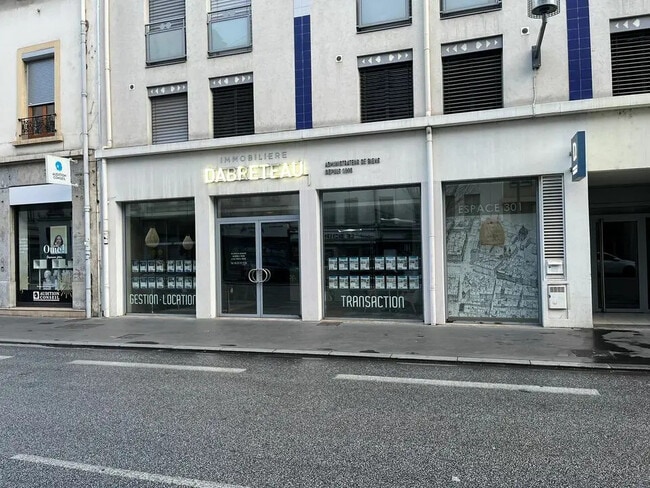 Plus de détails pour Local commercial à louer