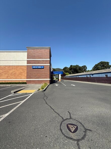 680 S State St, Ukiah, CA à louer - Photo de l’immeuble – Image 2 sur 17