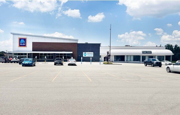 1051-1083 Regency Pky, Saint Charles, MO à louer - Photo de l’immeuble – Image 3 sur 6