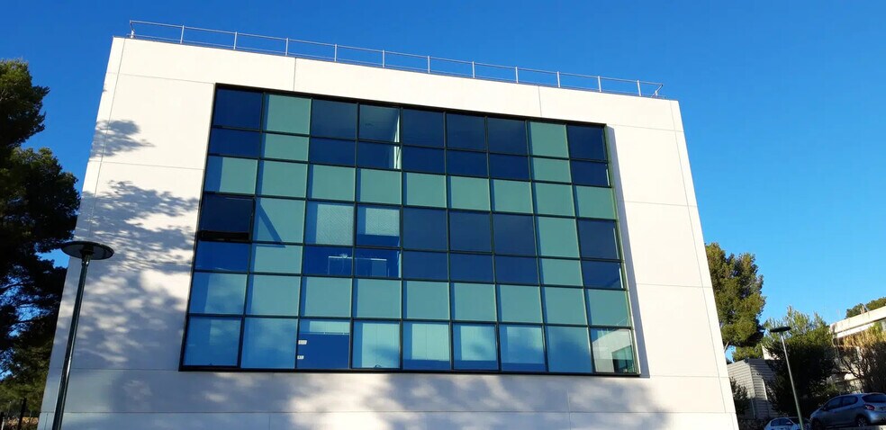 392 Avenue Des Genévriers, La Ciotat à louer - Photo de l’immeuble – Image 3 sur 14
