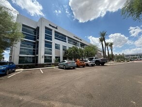 2401 W Peoria Ave, Phoenix, AZ à louer Photo intérieure– Image 1 sur 13