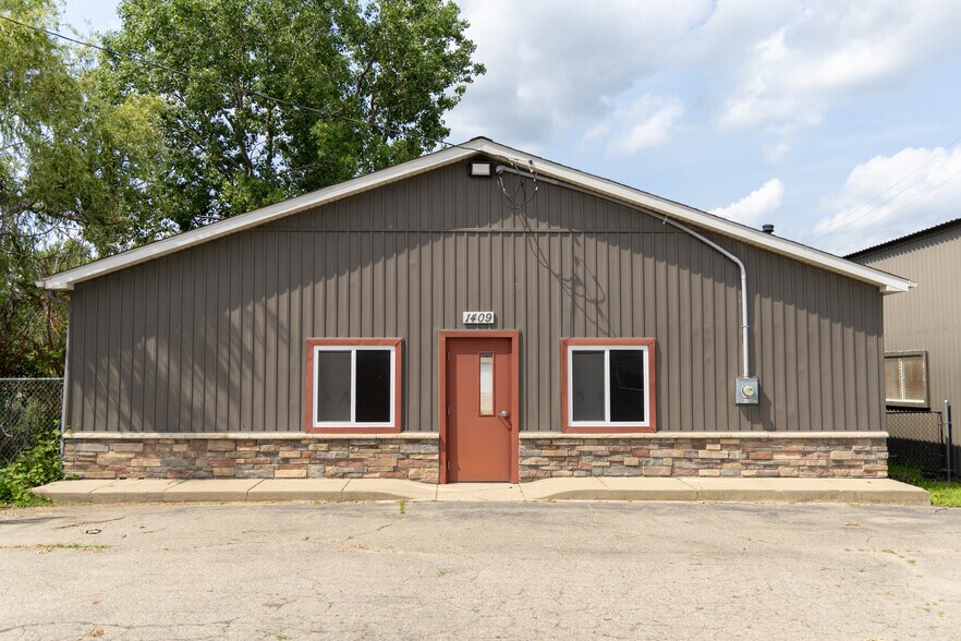 1409 Lake Lansing Rd, Lansing, MI à louer - Photo de l’immeuble – Image 1 sur 11