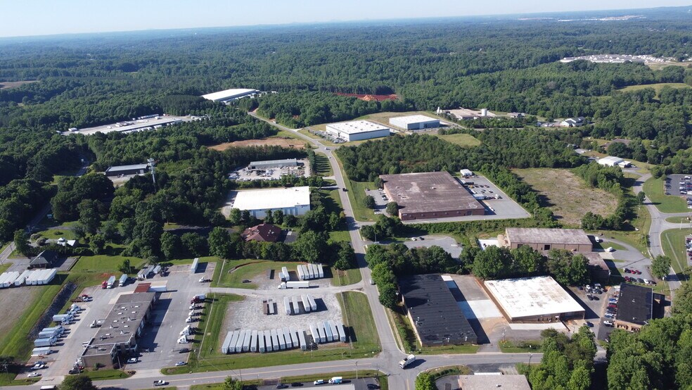 3340 20th Ave SE, Newton, NC à louer - Photo de l’immeuble – Image 3 sur 8