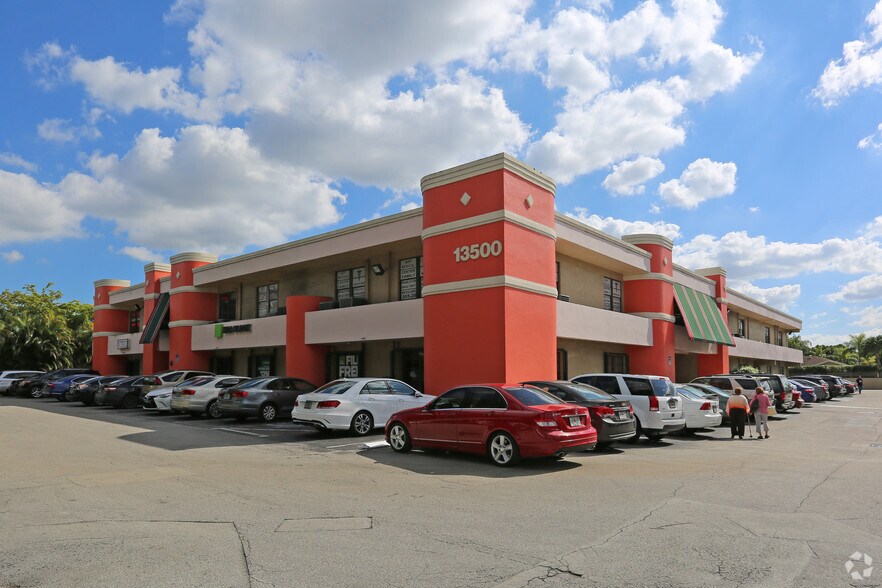 13500 SW 88th St, Miami, FL à vendre - Photo principale – Image 1 sur 38