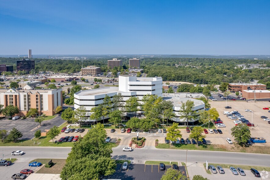 6846 S Canton Ave, Tulsa, OK à louer - Photo de l’immeuble – Image 2 sur 44