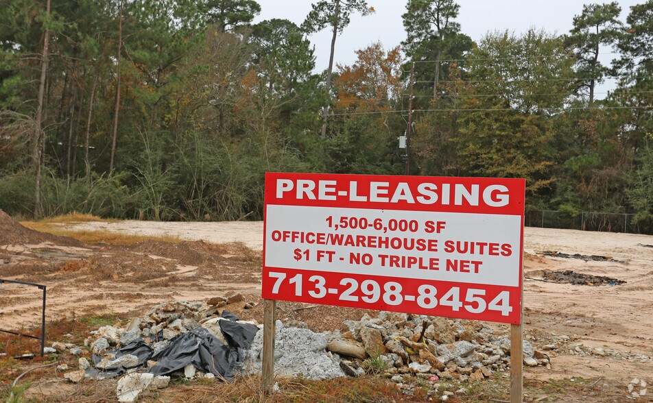33015 Tamina Rd, Magnolia, TX à louer - Photo de l’immeuble – Image 2 sur 2