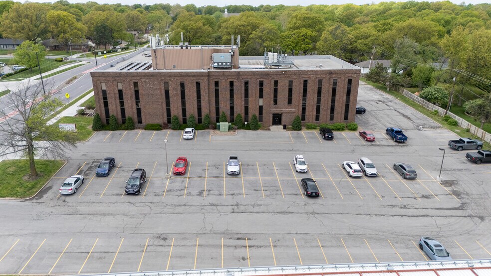400 E Red Bridge Rd, Kansas City, MO à vendre - Photo de l’immeuble – Image 3 sur 23
