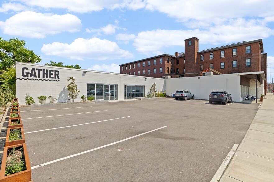44 Troy St, Fall River, MA à louer - Photo de l’immeuble – Image 1 sur 20