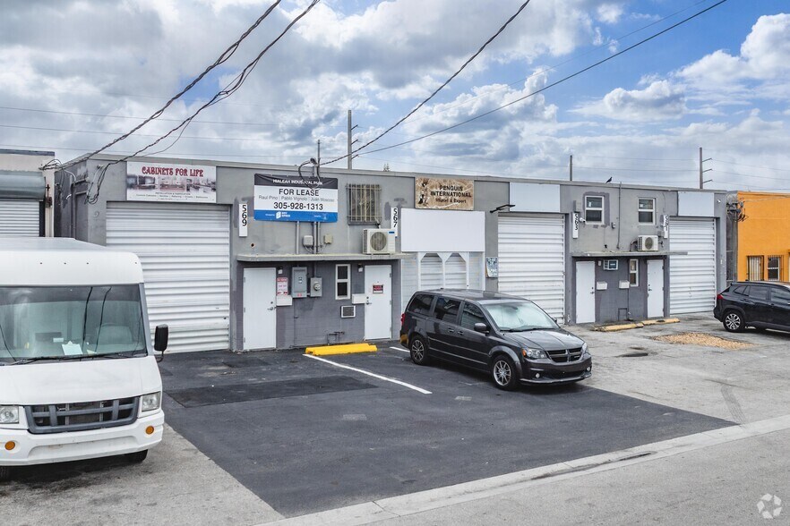 653 W 27th St, Hialeah, FL à louer - Photo de l’immeuble – Image 2 sur 12