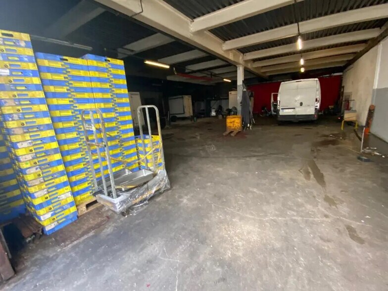 Local d’activités dans Montreuil à louer - Photo de l’immeuble – Image 2 sur 4