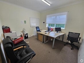 4 Tongham Rd, Farnham à louer Photo intérieure– Image 2 sur 4