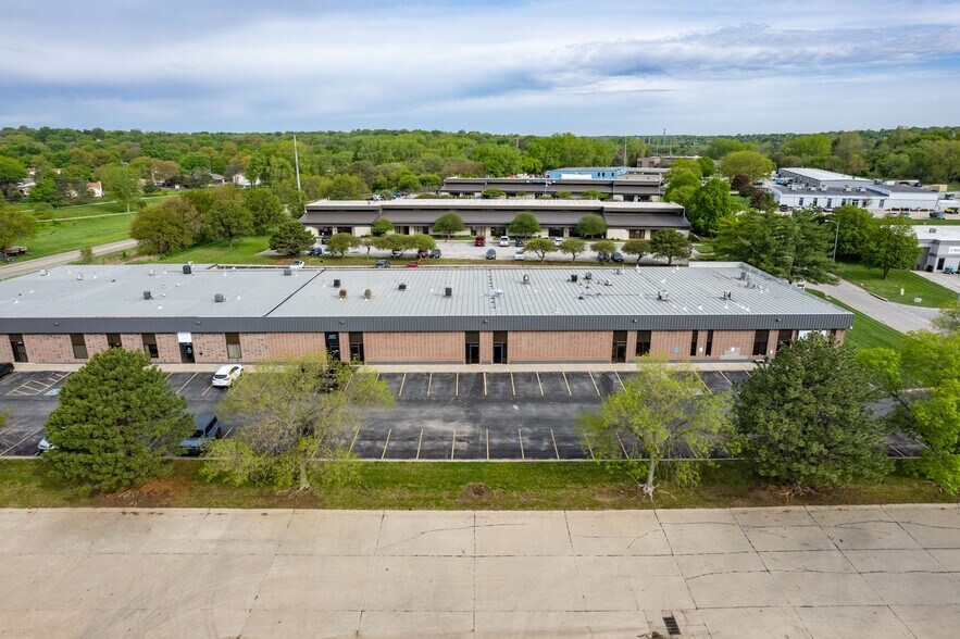2410-2430 S 156th Cir, Omaha, NE à louer - Photo de l’immeuble – Image 3 sur 5
