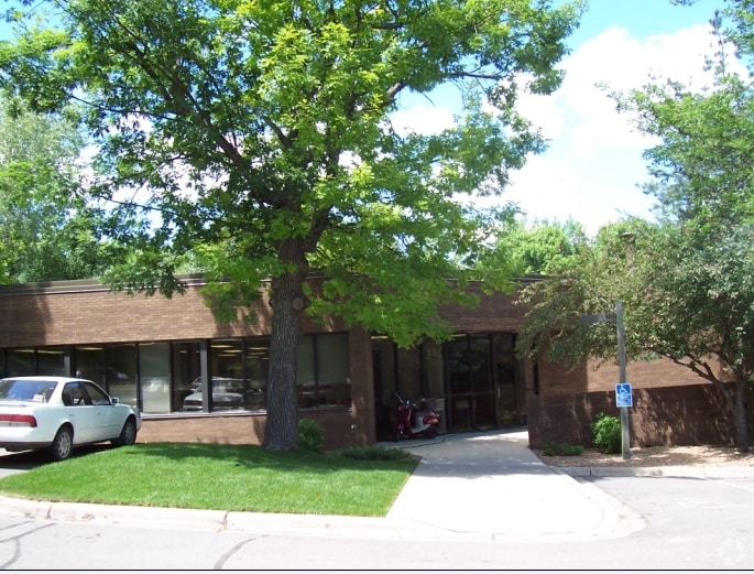 6109 Blue Circle Dr, Minnetonka, MN à louer - Photo de l’immeuble – Image 2 sur 5