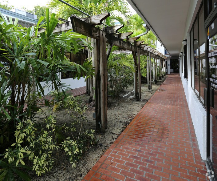 311 NE 8th St, Homestead, FL à louer - Photo de l’immeuble – Image 2 sur 4