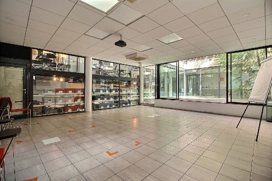 8 Rue Lamartine, Paris à louer - Photo de l’immeuble – Image 3 sur 10