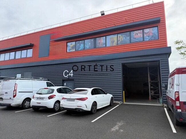 Plus de détails pour Local d'activités à louer