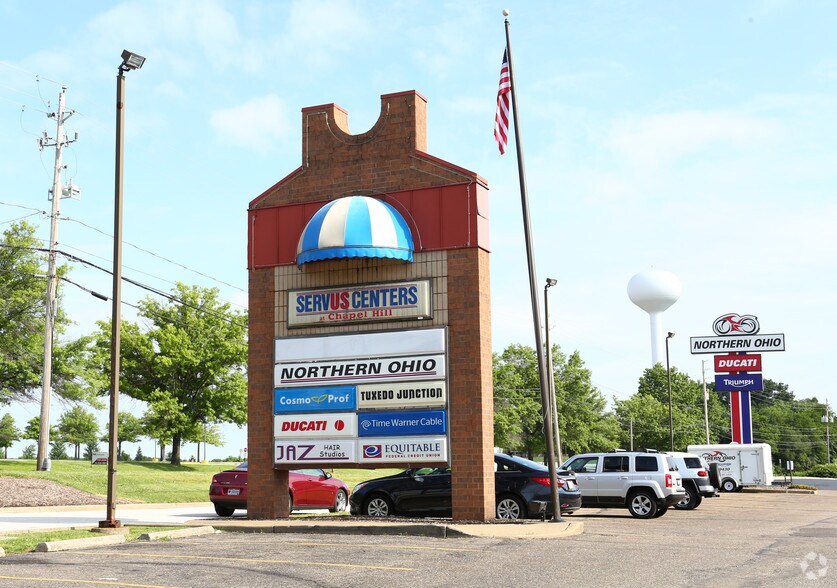 1889-1955 Brittain Rd, Akron, OH à louer - Photo de l’immeuble – Image 3 sur 4