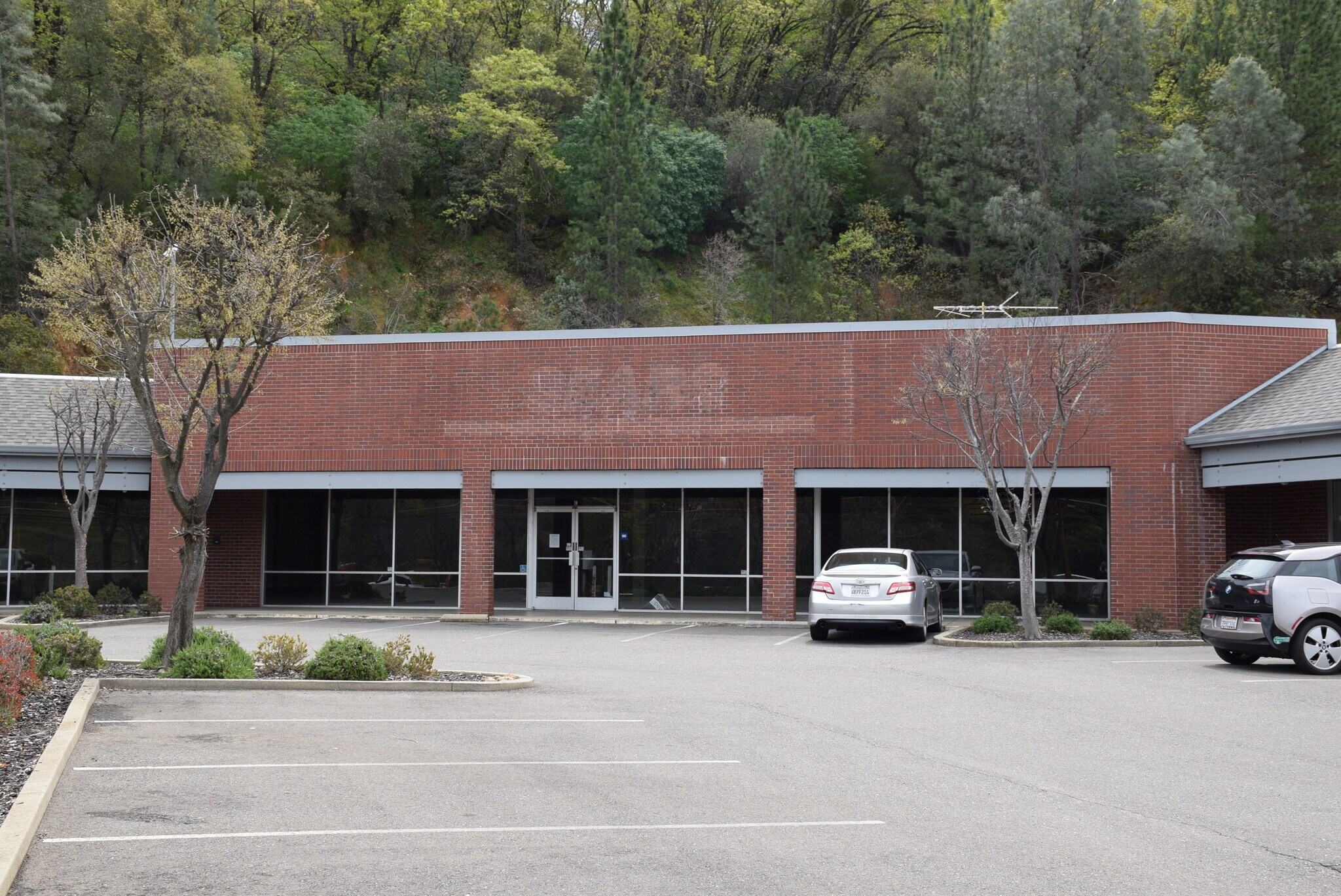 384 Placerville Dr, Placerville, CA à louer Photo de l’immeuble– Image 1 sur 15