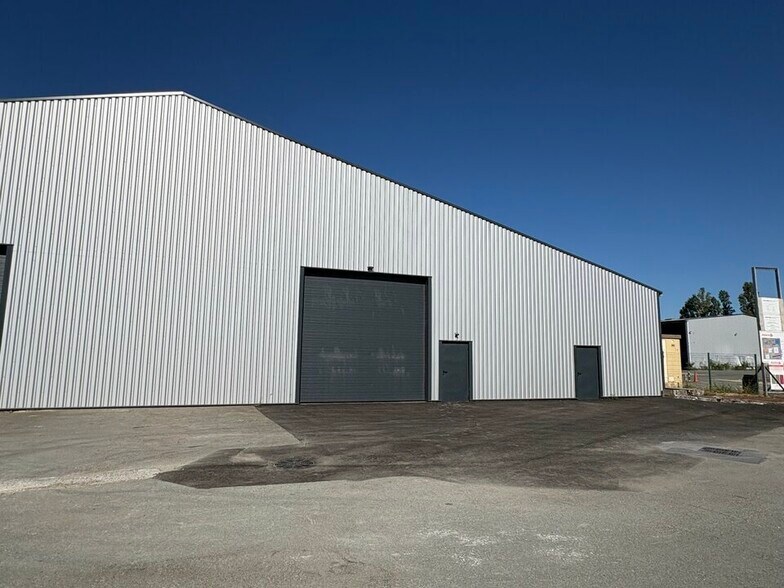 Industriel/Logistique dans Bassens à louer - Photo de l’immeuble – Image 2 sur 5