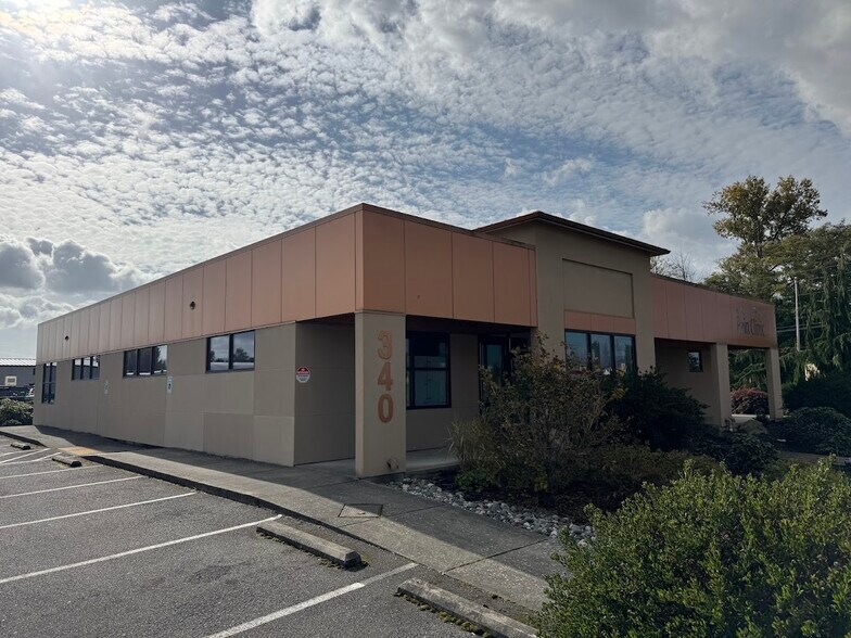 340 E George Hopper Rd, Burlington, WA à louer - Photo de l’immeuble – Image 1 sur 11