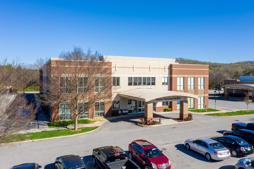 537 Stonecrest Dr, Smyrna, TN à louer - Photo de l’immeuble – Image 3 sur 6