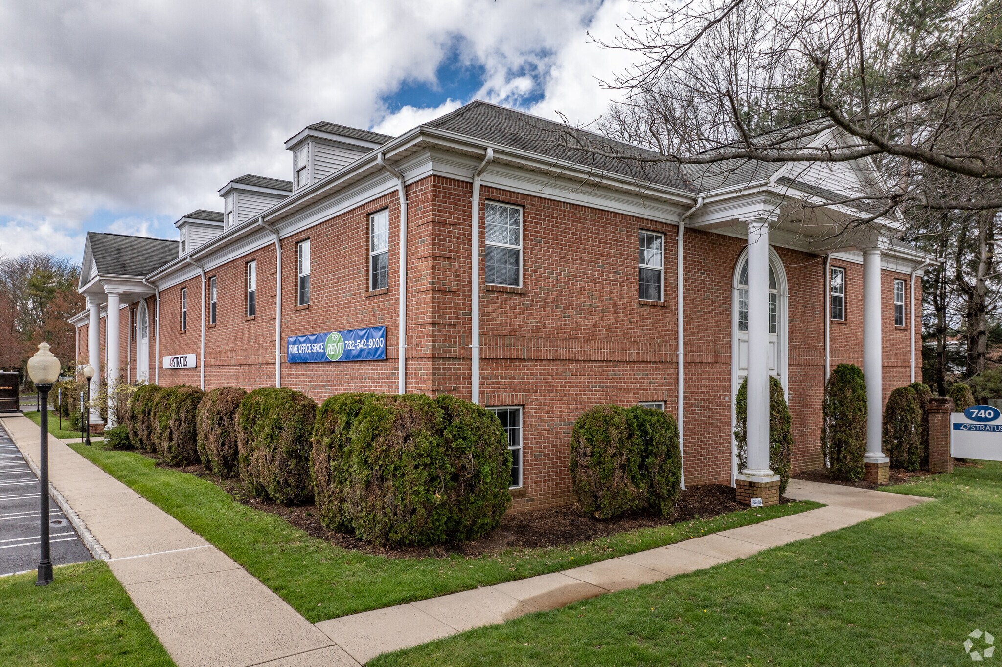 740 Broad St, Shrewsbury, NJ à louer Photo principale– Image 1 sur 24