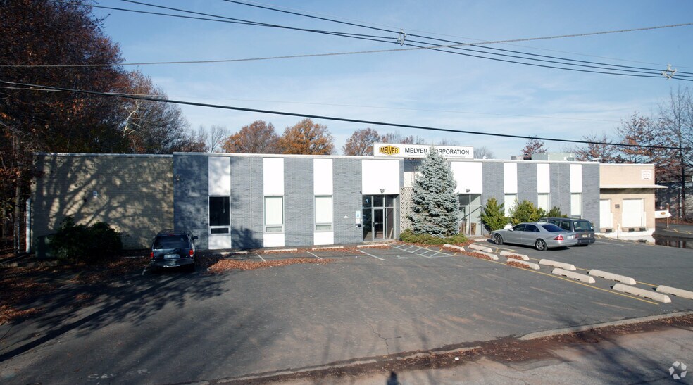 301 Commerce Rd, Linden, NJ à louer - Photo de l’immeuble – Image 3 sur 16