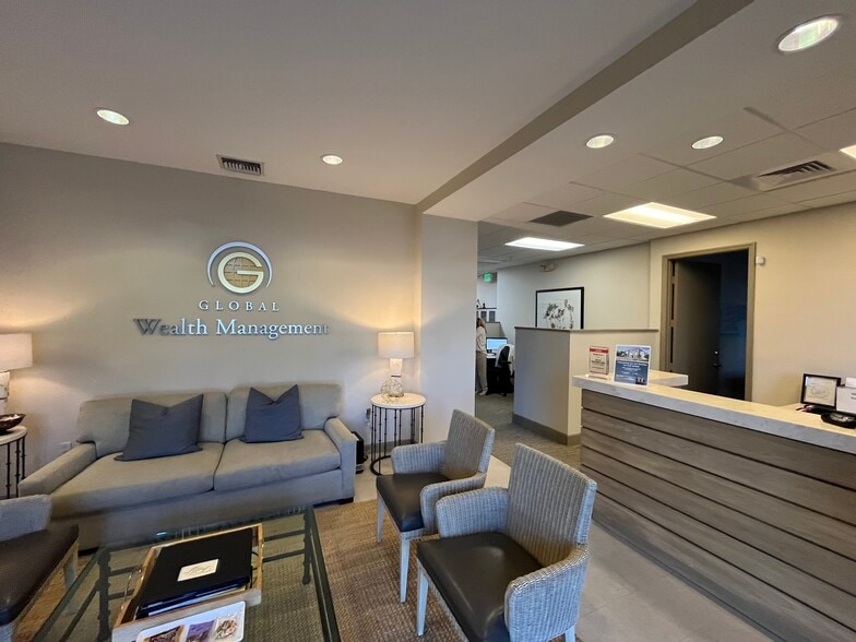 2810 E Oakland Park Blvd, Fort Lauderdale, FL à louer - Photo intérieure – Image 3 sur 28