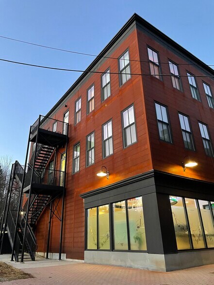 47 Railroad St, Great Barrington, MA à louer - Photo de l’immeuble – Image 2 sur 2
