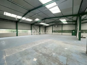 Local d’activités dans Saint-Genis-Laval à louer Photo intérieure– Image 1 sur 8