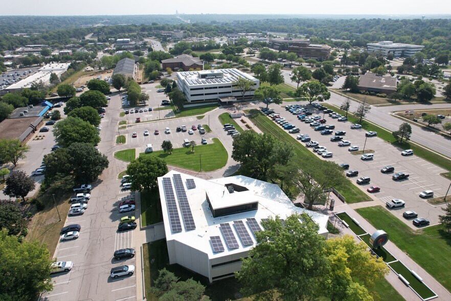 3001 Westown Pky, West Des Moines, IA à louer - Photo de l’immeuble – Image 2 sur 7