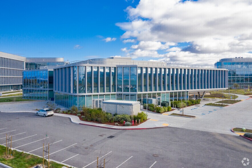 500 Lincoln Centre Dr, Foster City, CA à louer - Photo de l’immeuble – Image 3 sur 6